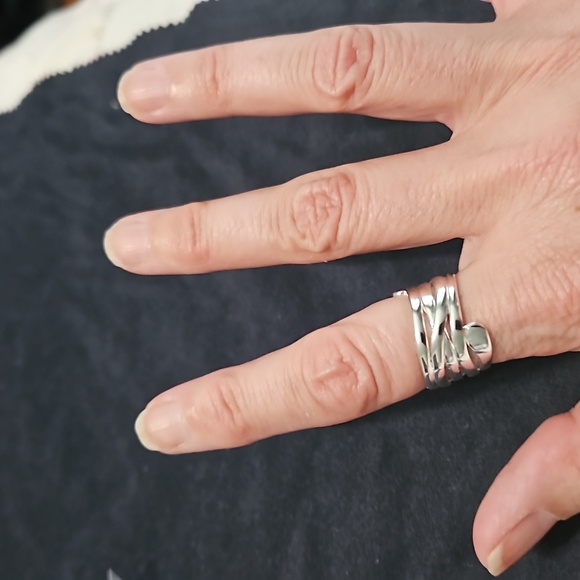 New, Wrapped Silver Ring - Picture 3 of 5